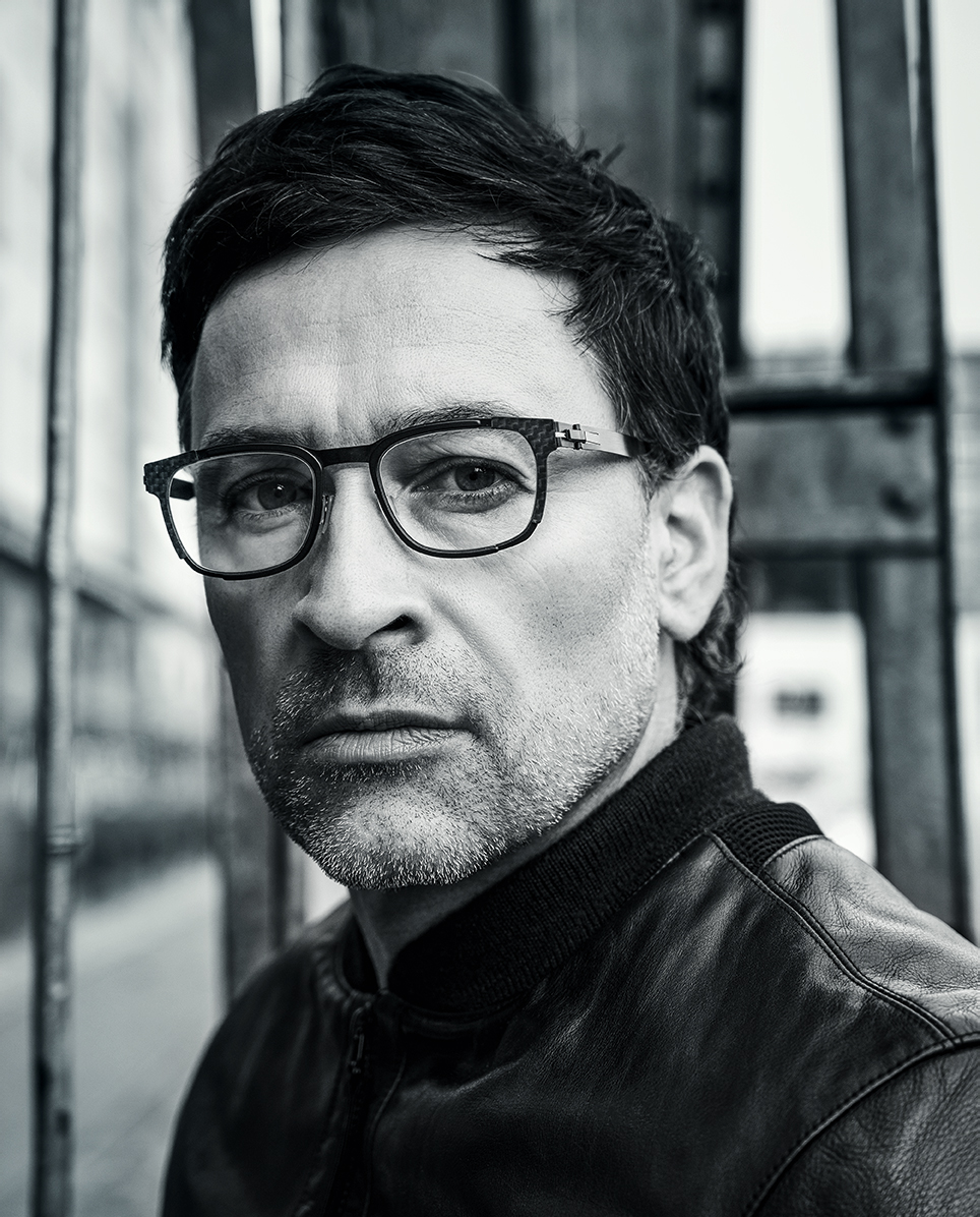 Biocompatible and hypoallergenic DLC coating, ideal for sensitive skin and metal allergy sufferers.